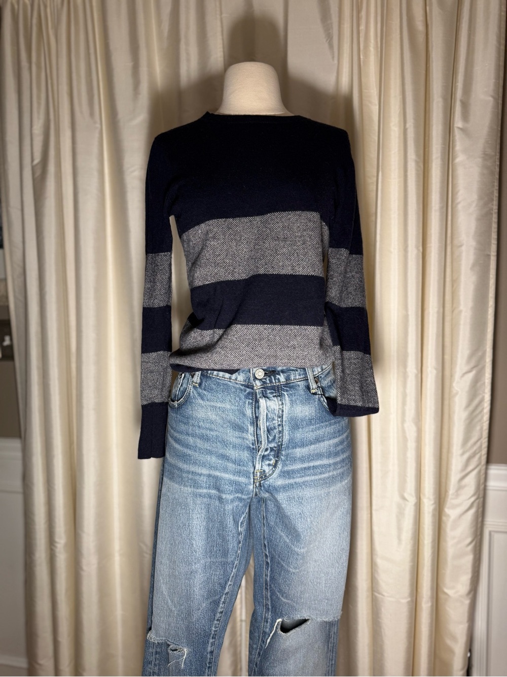 Banana Republic Filpucci Navy Merino Wool/Cashmere blend Crewneck Sweater - Picture 2 of 9